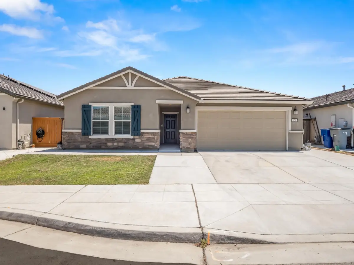 928 S Clover Avenue, Fresno, CA 93727 - #1