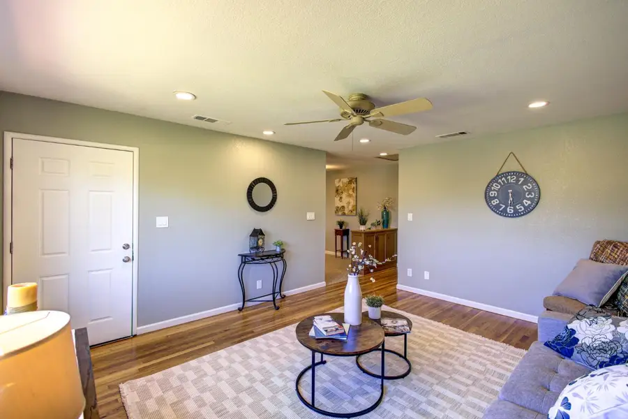 514 W San Gabriel Avenue, Clovis, CA 93612 - #3