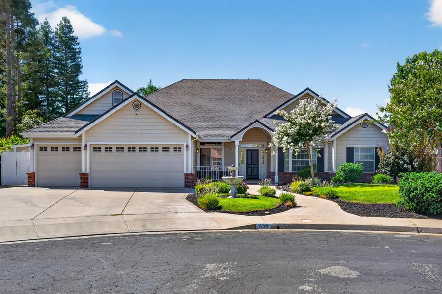 602 Fallbrook Avenue, Clovis, CA 93611 - #3