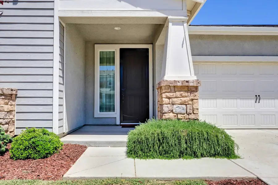 4049 San Jose Avenue, Clovis, CA 93619 - #2