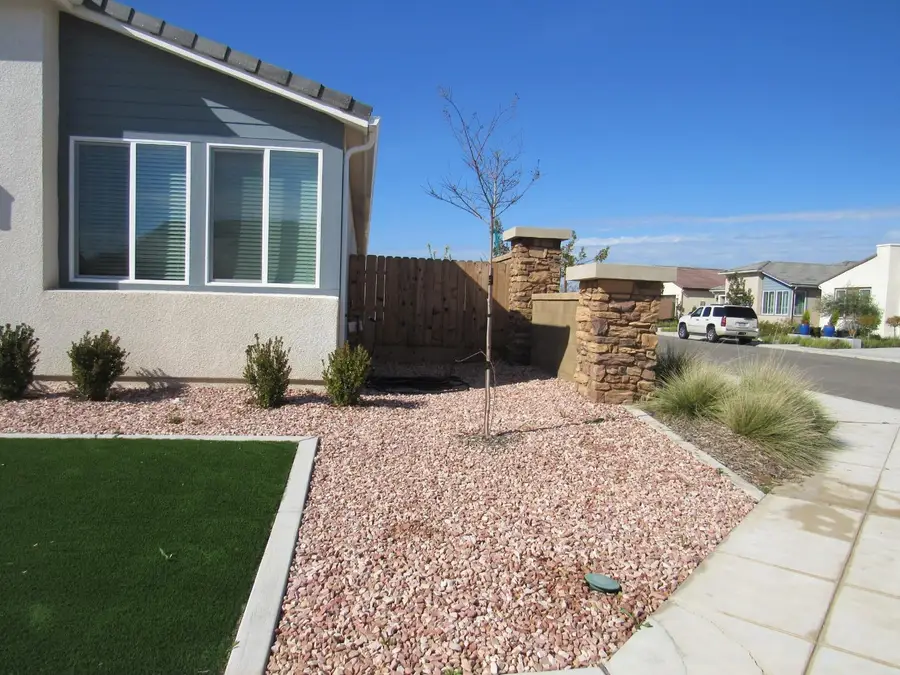428 Cathedral Court S, Madera, CA 93636 - #2
