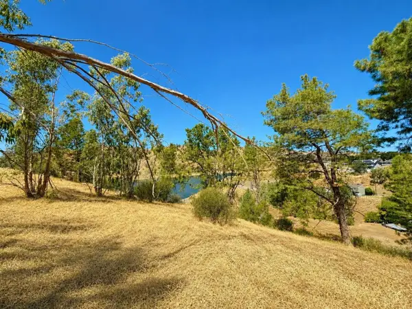 28090 Sky Harbour Road, Friant, CA 93626
