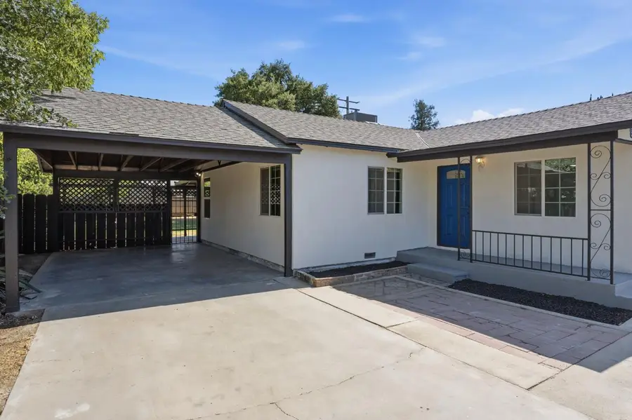 841 W Walnut Avenue, Visalia, CA 93277 - #2
