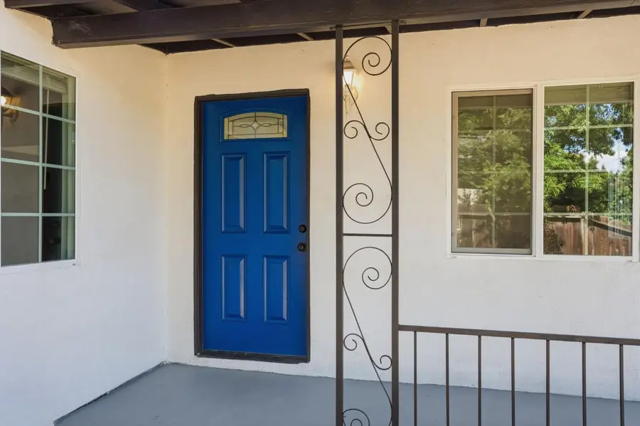 841 W Walnut Avenue, Visalia, CA 93277 - #3