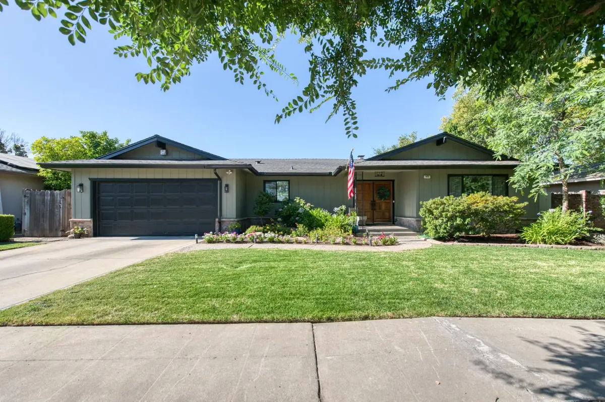 675 W Palo Alto Avenue, Fresno, CA 93704 - #1
