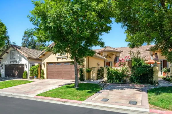 588 W San Jose Avenue, Fresno, CA 93704