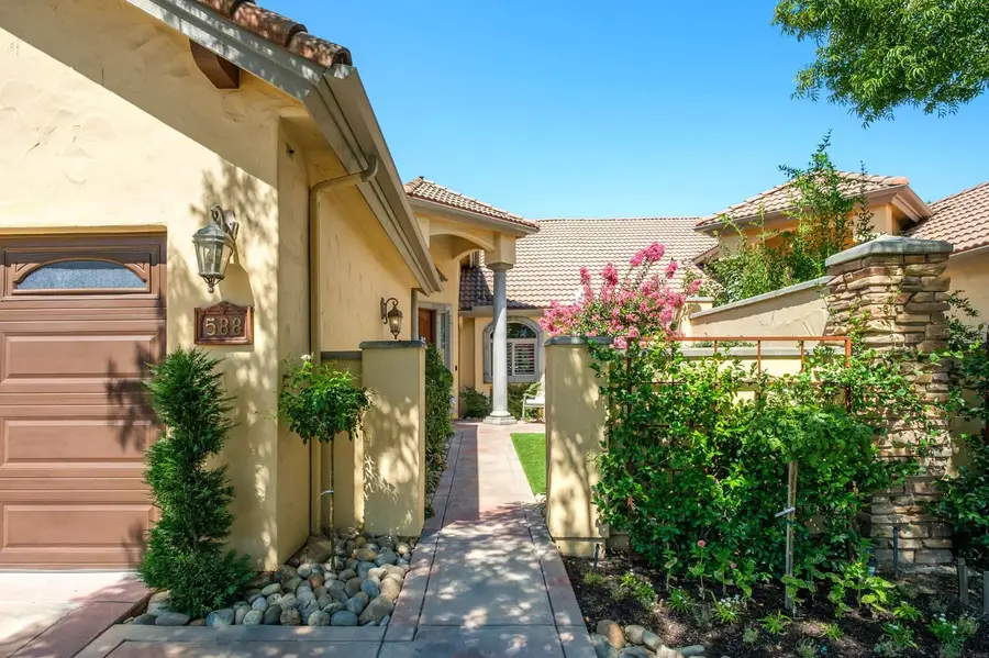 588 W San Jose Avenue, Fresno, CA 93704 - #3