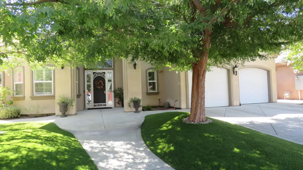 15641 Oak Drive, Kerman, CA 93630 - #1