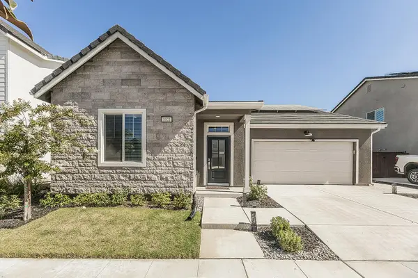 1021 Plum Tree Avenue, Clovis, CA 93619