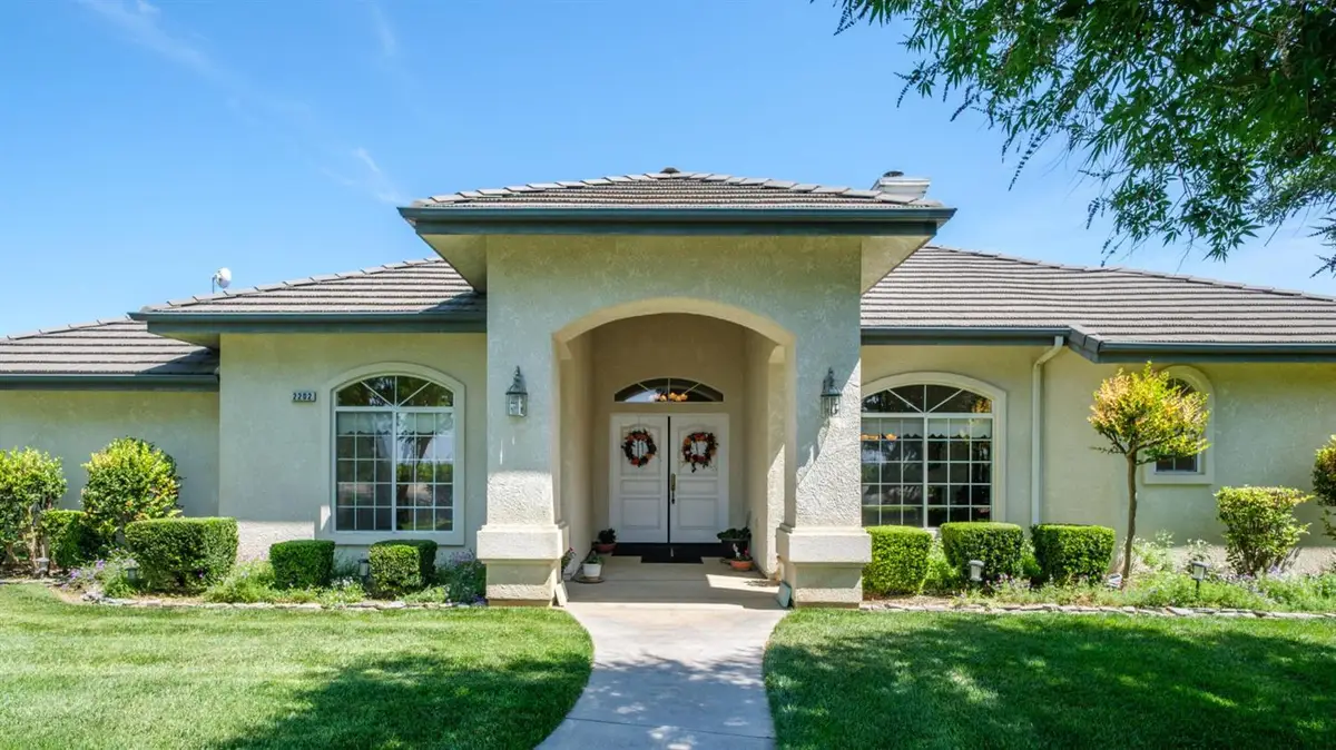 2202 W Lincoln Avenue, Fresno, CA 93706 - #1
