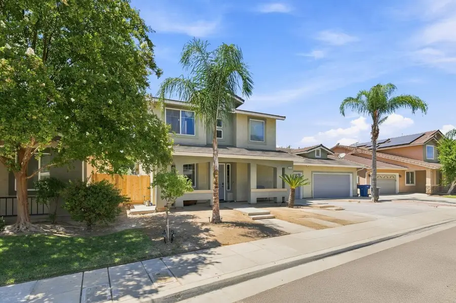 2422 S Duke Avenue S, Fresno, CA 93727 - #2