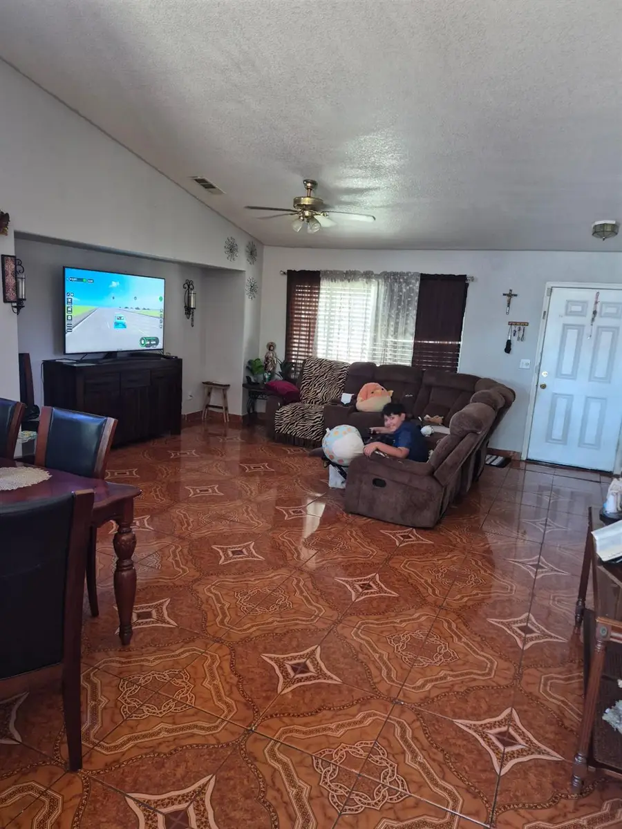 639 Garcia Street, Mendota, CA 93640 - #3