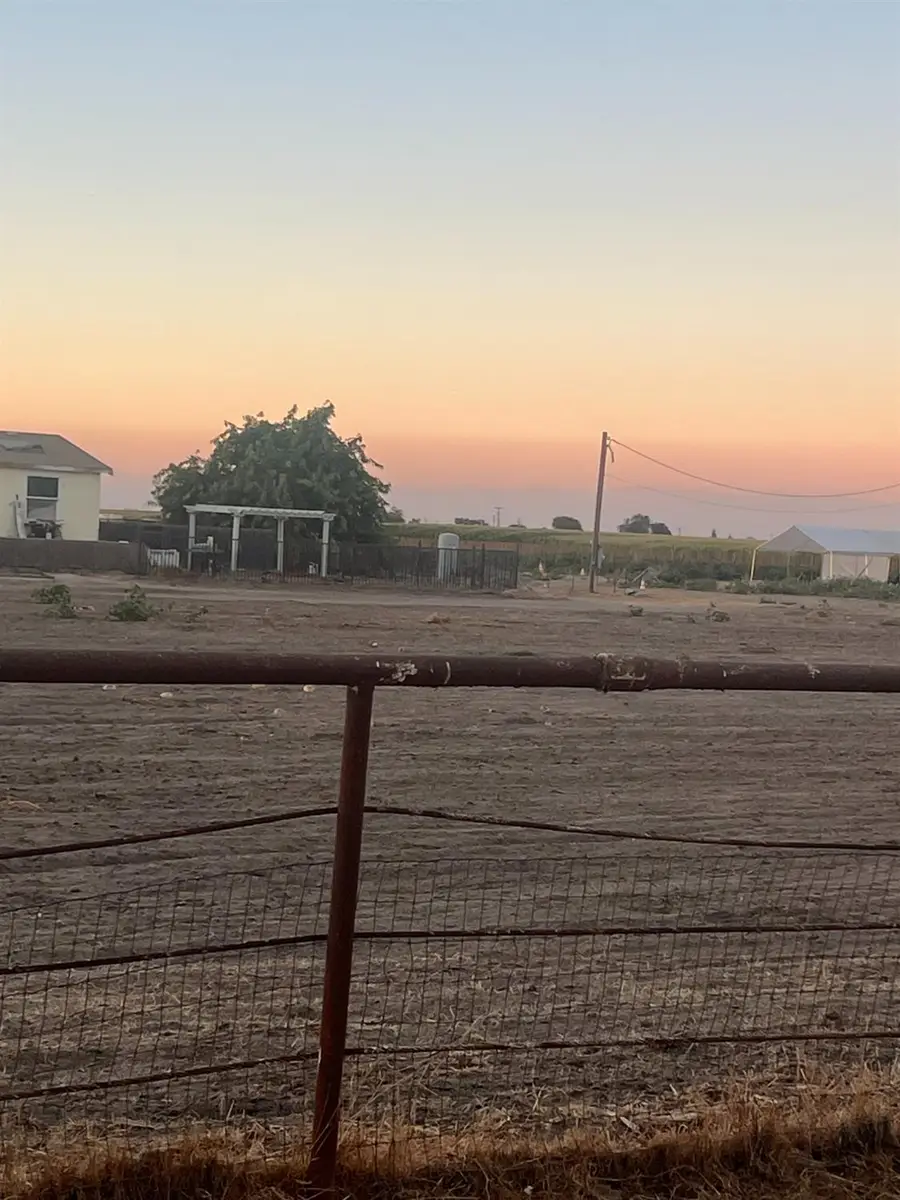 334 E Mt Whitney Avenue, Laton, CA 93242 - #2