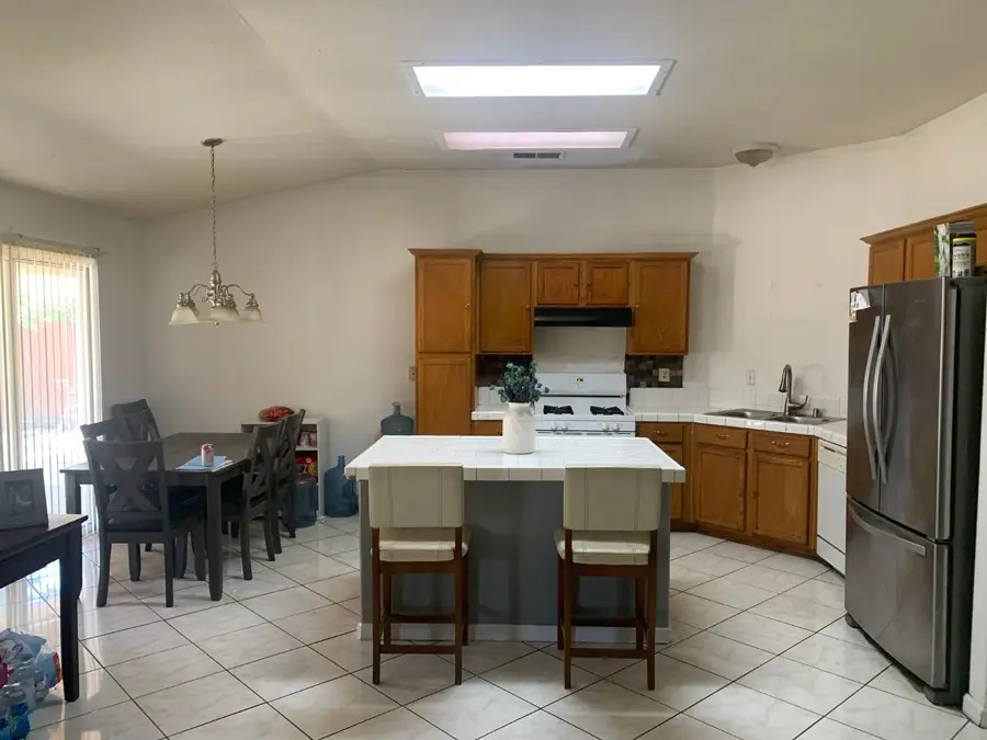 682 Sunset Avenue, Lemoore, CA 93245 - #3