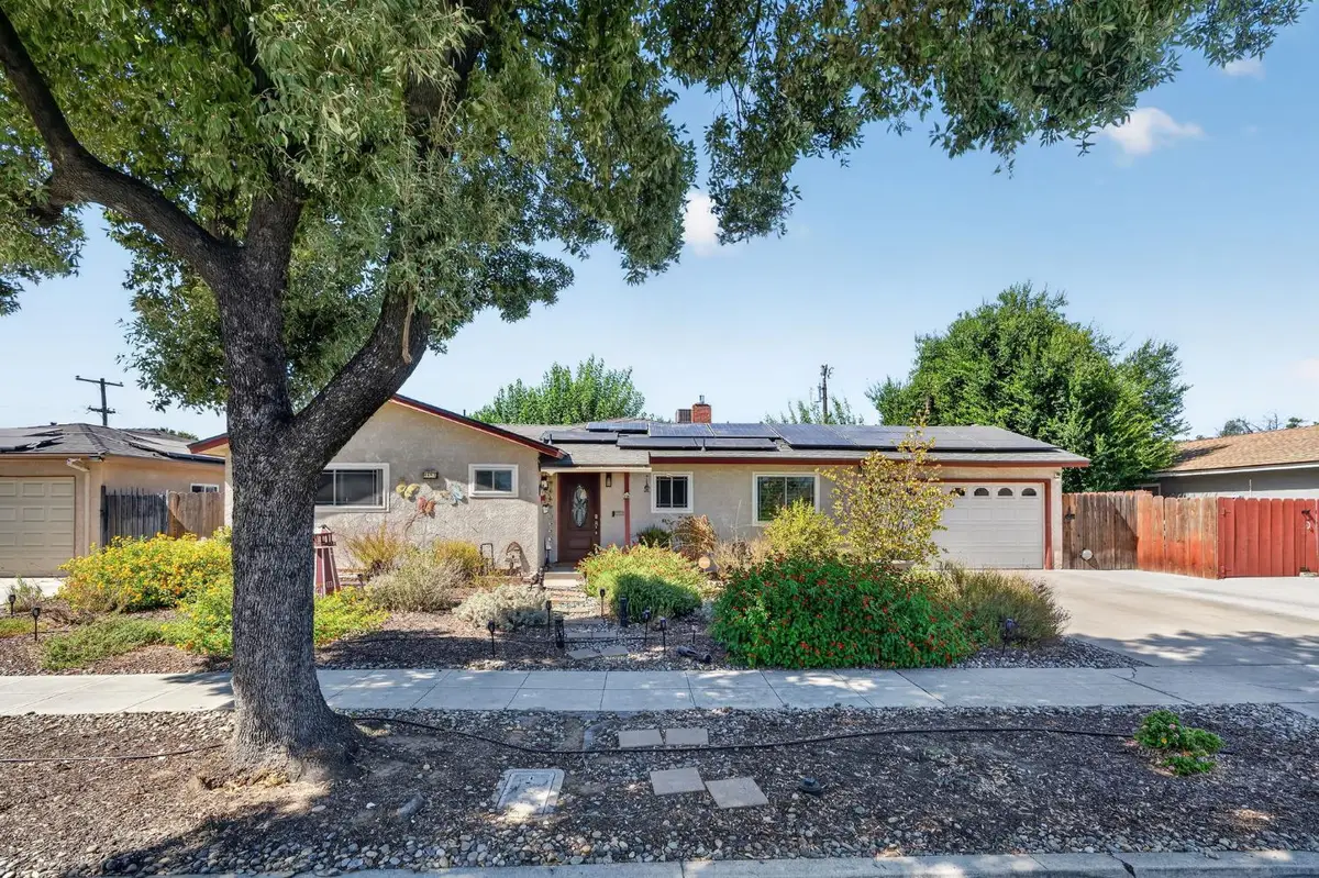 4553 E Redlands Avenue, Fresno, CA 93726 - #1