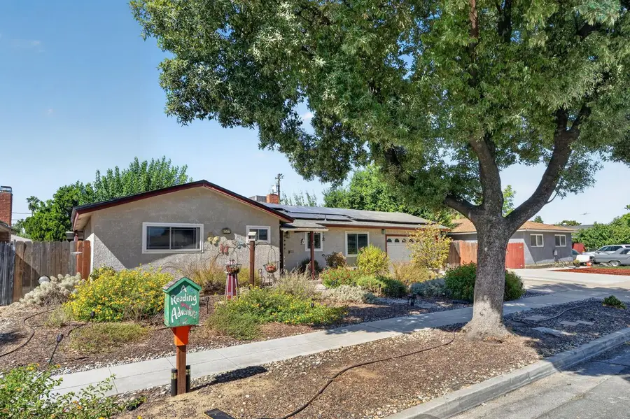 4553 E Redlands Avenue, Fresno, CA 93726 - #2