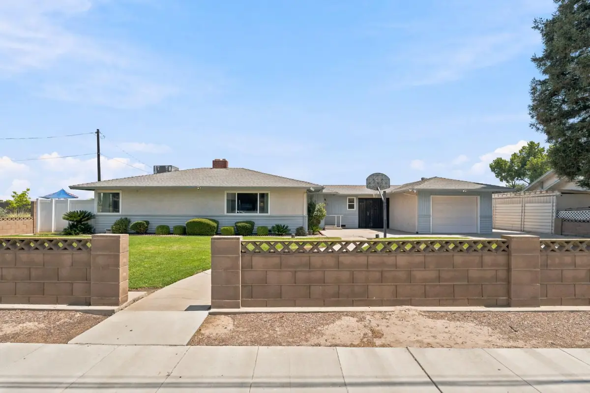 121 N Armstrong Avenue, Fowler, CA 93625 - #1