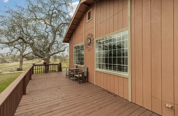 40696 Oakwood Road, Madera, CA 93636