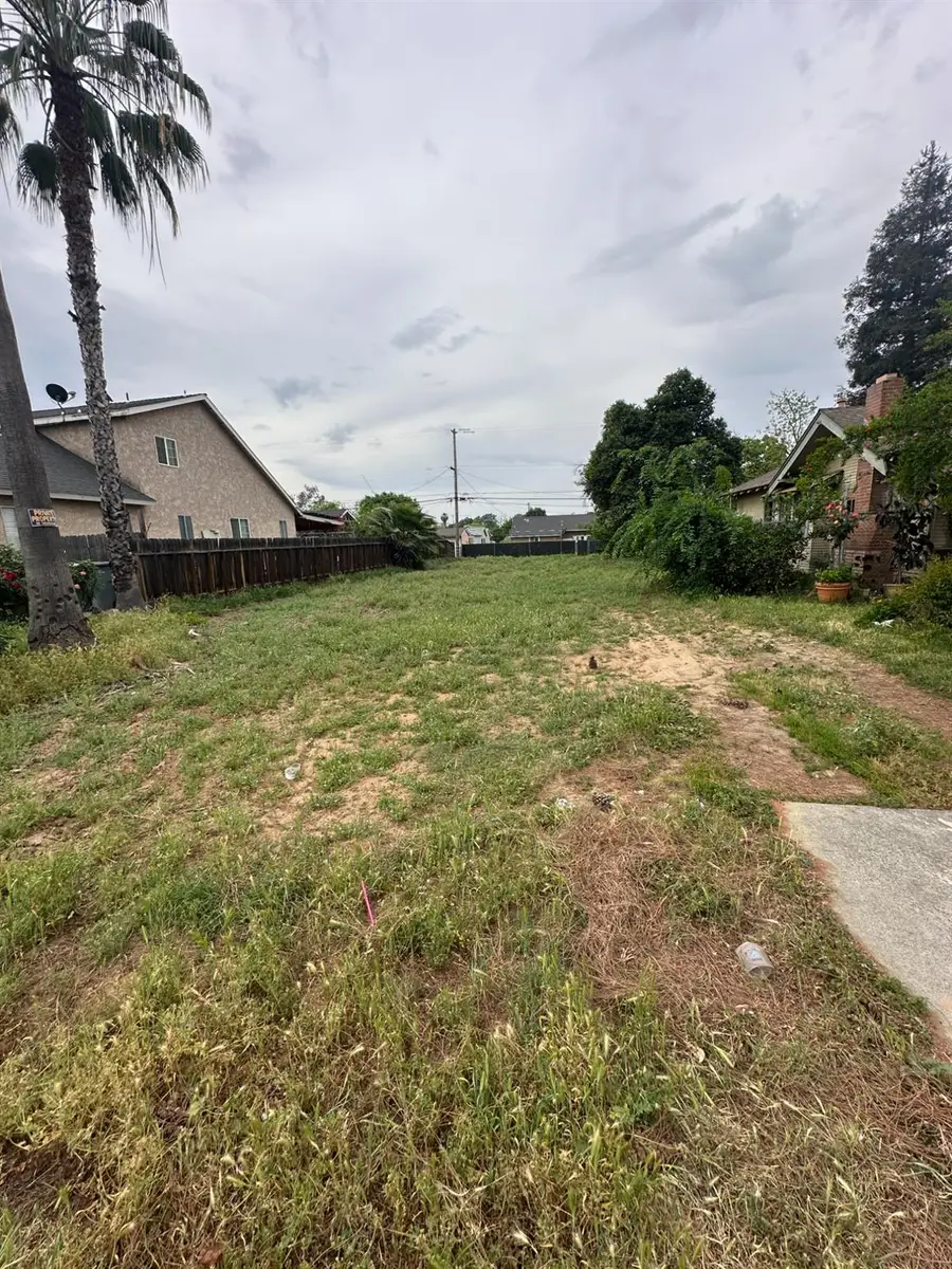 269 W Alluvial Avenue, Pinedale, CA 93650 - #2