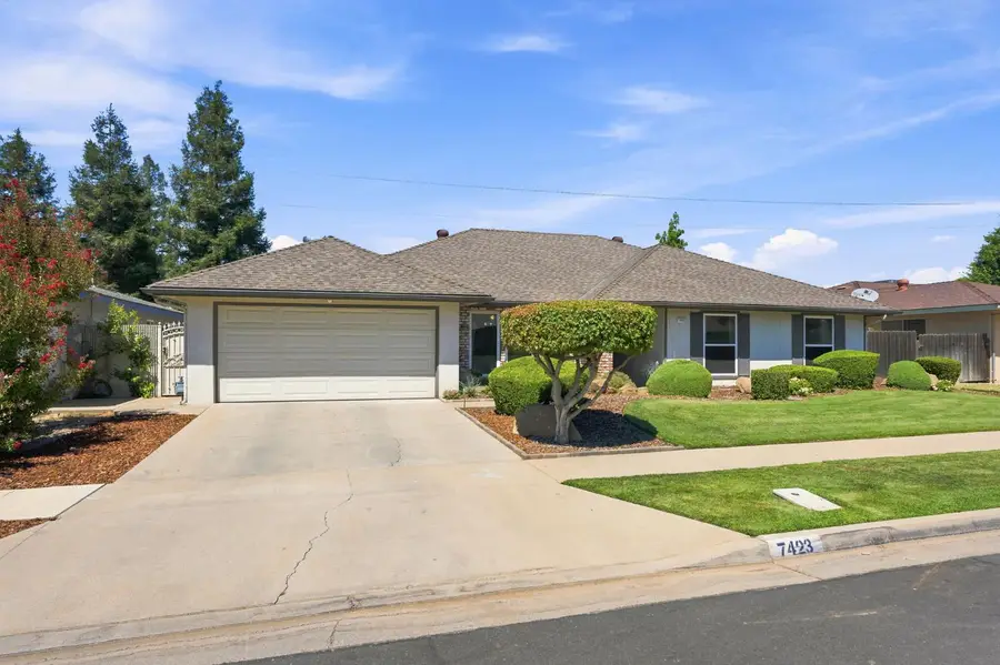 7423 N 4th Street, Fresno, CA 93720 - #2