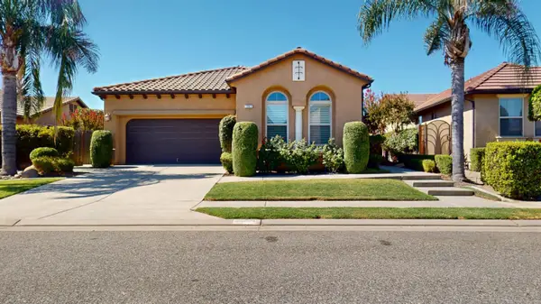 1341 E Via Corsica Place, Fresno, CA 93730