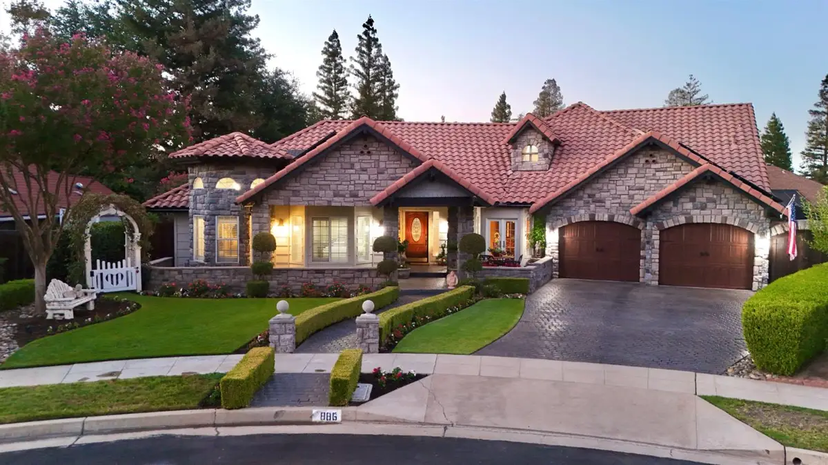 886 E Richmond Avenue, Fresno, CA 93720 - #1