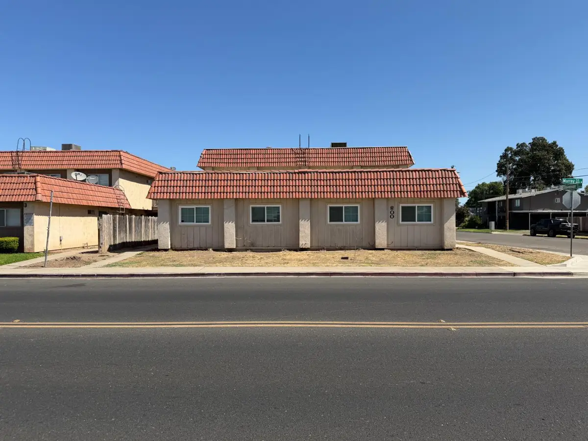 800 W Murray Avenue, Visalia, CA 93291 - #1