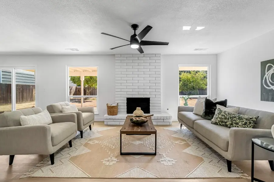 1346 N Eaton Avenue, Dinuba, CA 93618 - #2