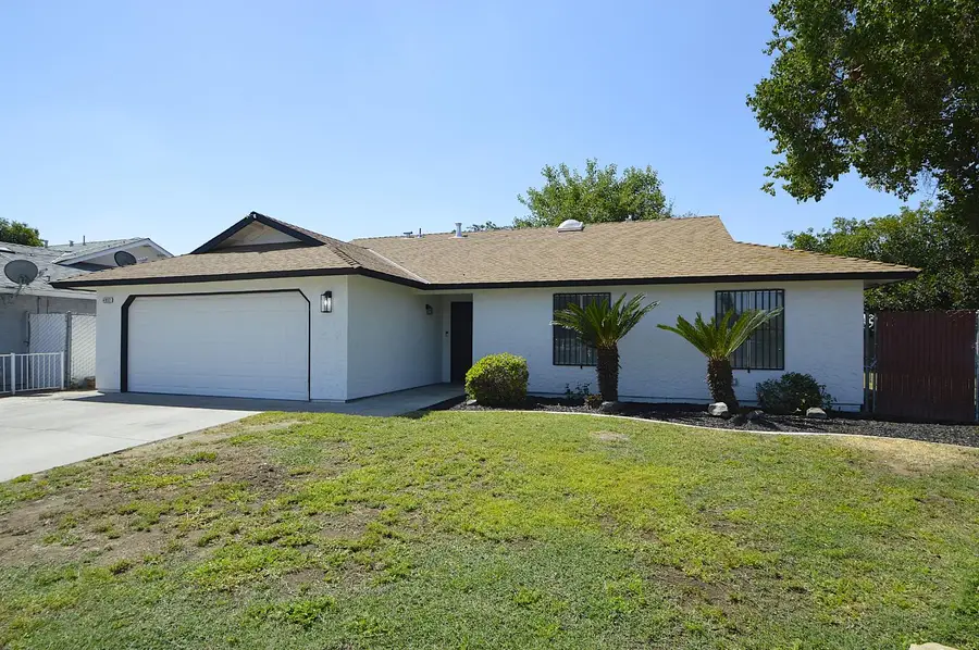 4952 E Huntington Avenue, Fresno, CA 93727 - #2