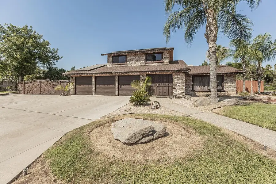 1534 S Sylmar Avenue, Fresno, CA 93727 - #2