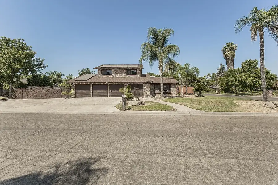 1534 S Sylmar Avenue, Fresno, CA 93727 - #3
