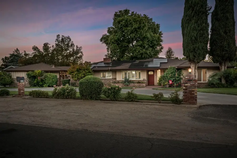 1112 S Sunnyside Avenue, Fresno, CA 93727 - #2