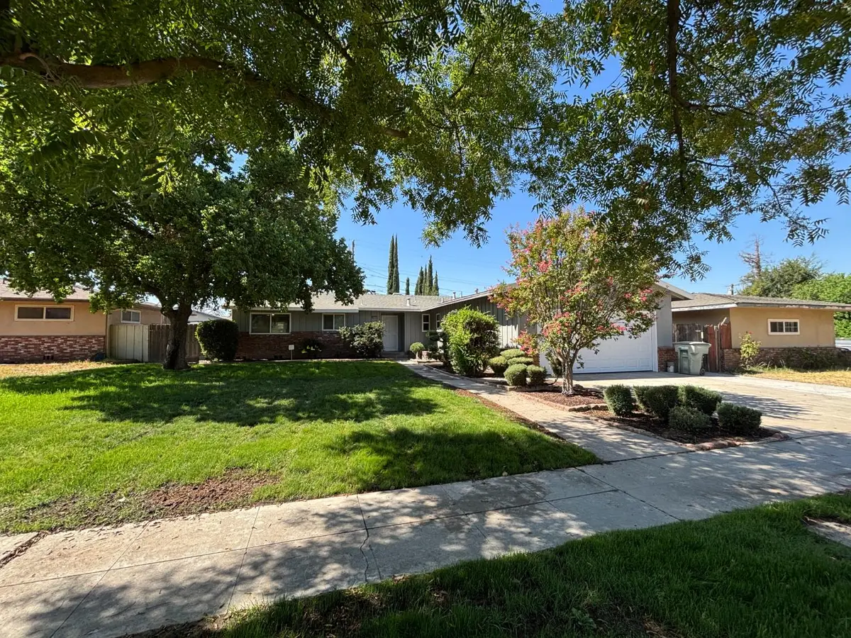 1903 W Fountain Way, Fresno, CA 93705 - #1