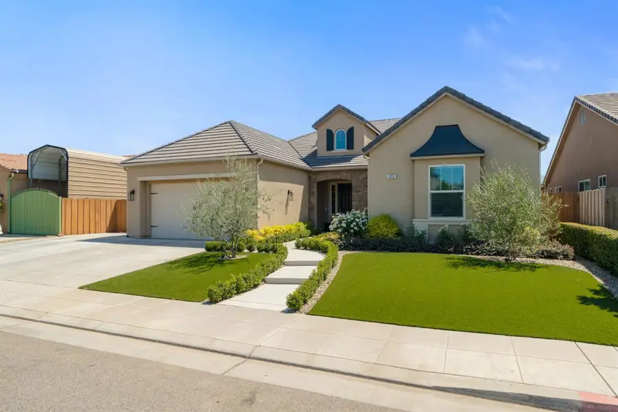 619 Blackwood Avenue, Clovis, CA 93619 - #2
