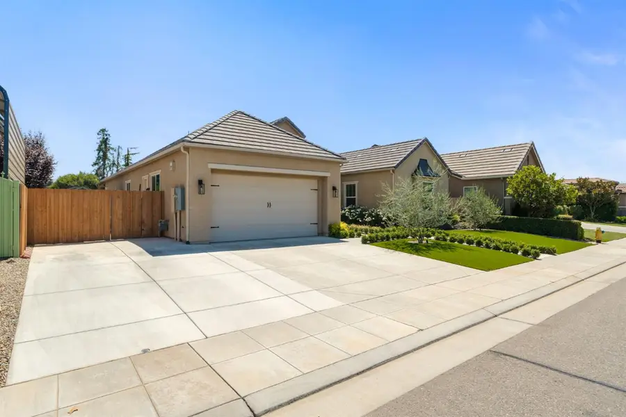 619 Blackwood Avenue, Clovis, CA 93619 - #3