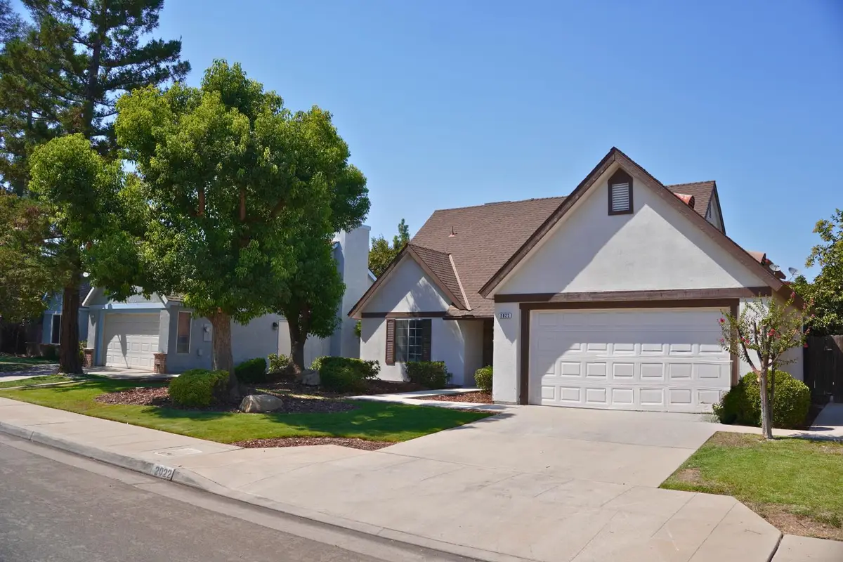 2022 E Cromwell Avenue, Fresno, CA 93720 - #1