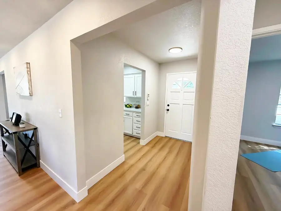 2022 E Cromwell Avenue, Fresno, CA 93720 - #3