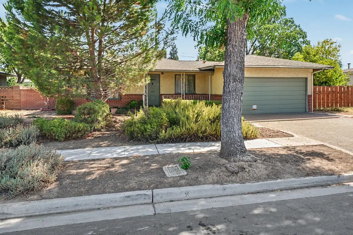 2942 E Swift Avenue, Fresno, CA 93726 - #1
