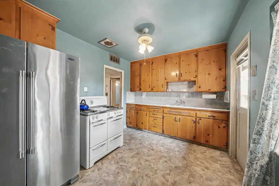 2942 E Swift Avenue, Fresno, CA 93726 - #3