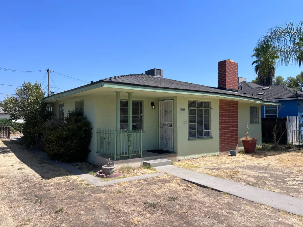2905 E Lamona Avenue, Fresno, CA 93703 - #1