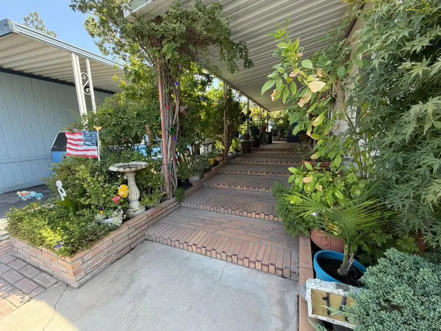 2706 W Ashlan Avenue, Fresno, CA 93705 - #2