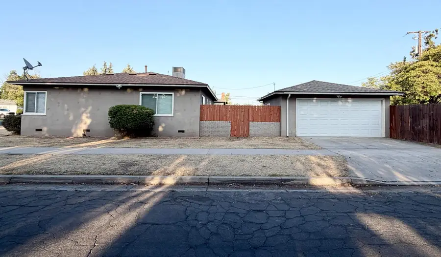 847 W Robinson Avenue, Fresno, CA 93705 - #2