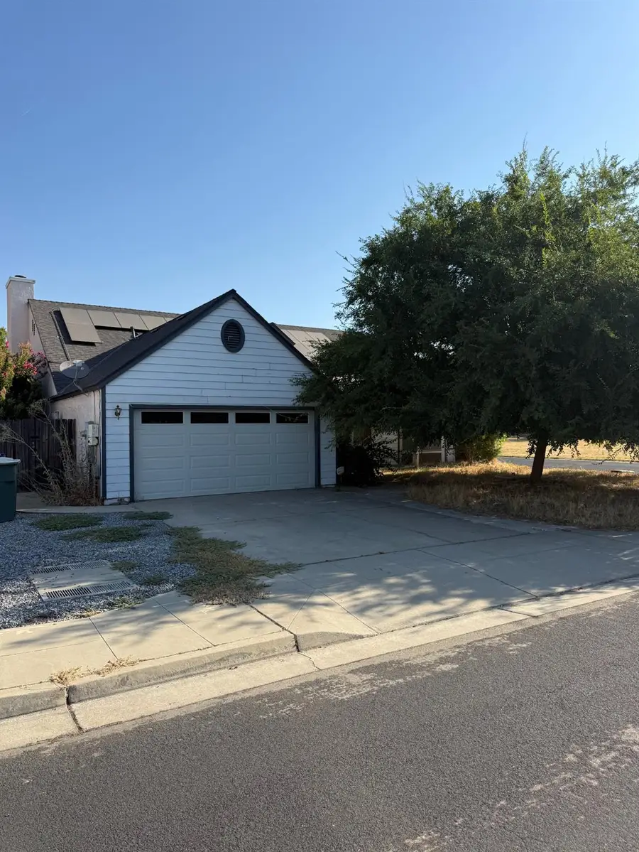 833 Burlingame Avenue, Clovis, CA 93612 - #2