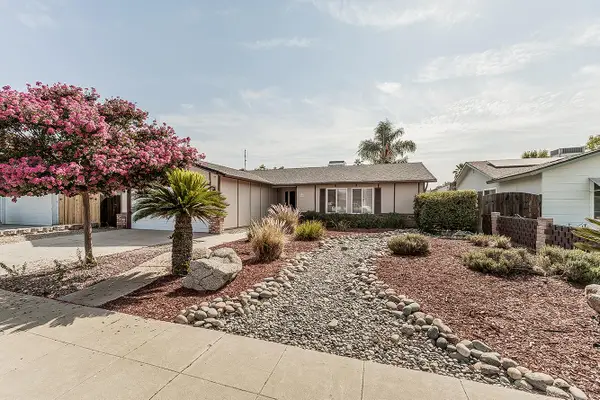 3075 Anderson Avenue, Clovis, CA 93612