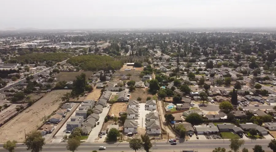 1404 S Santa Fe Street, Visalia, CA 93292 - #3