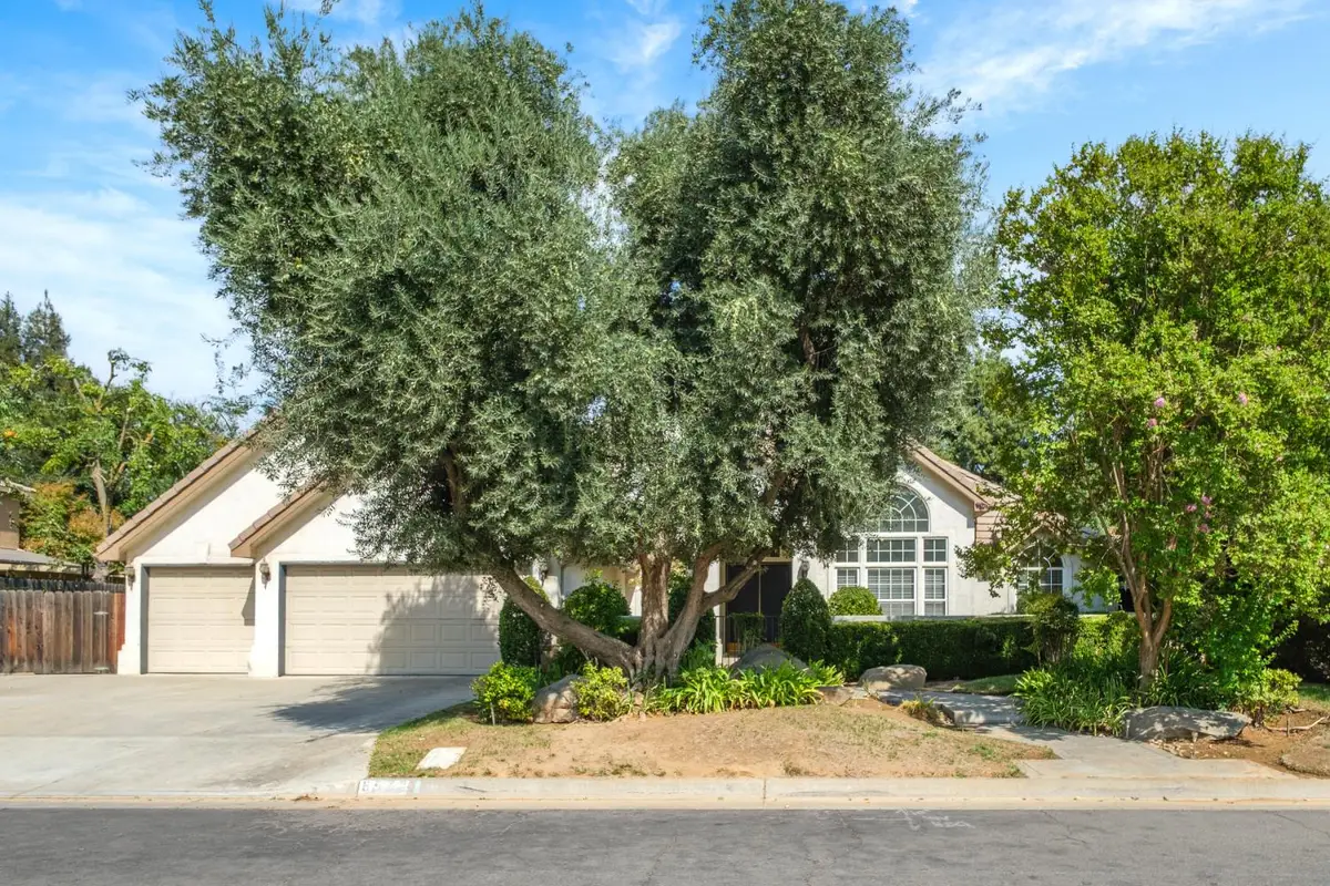 6572 N Selland Avenue, Fresno, CA 93711 - #1