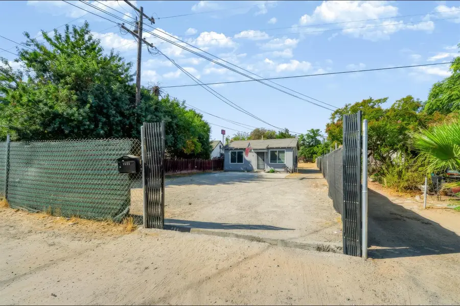 5203 W Mission Avenue, Fresno, CA 93722 - #2