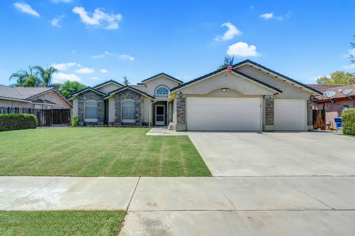 385 S Thomas Avenue, Kerman, CA 93630 - #1