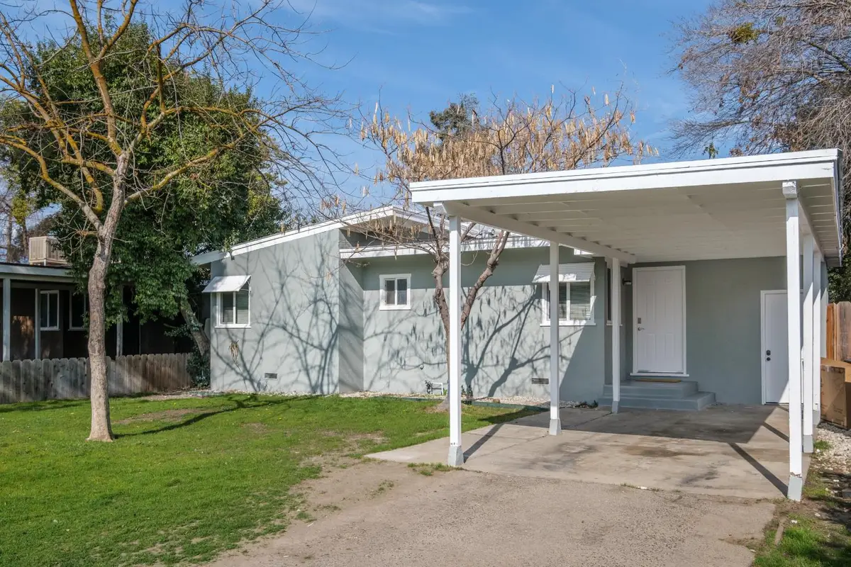 1116 W Dakota Avenue, Fresno, CA 93705 - #1