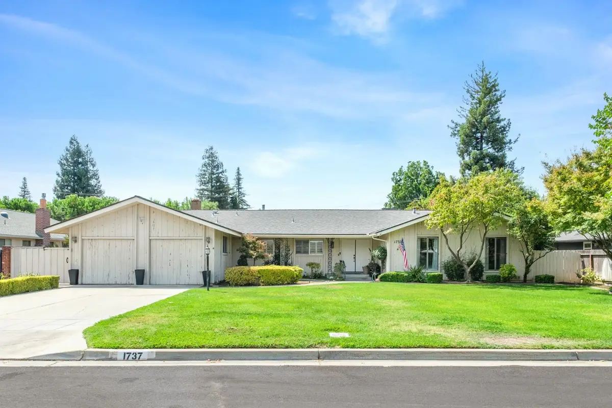 1737 W Roberts Avenue, Fresno, CA 93711 - #1